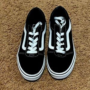 Kid’s Vans👟Youth Size 2👟 Black with White!!! Like New!